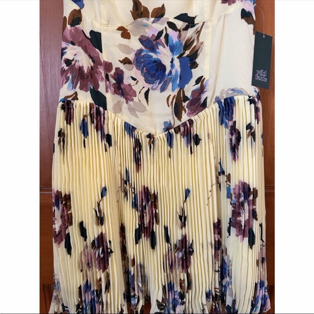 Wild fable floral Pleated Dress with Spaghetti Straps M NWT - Picture 2 of 4